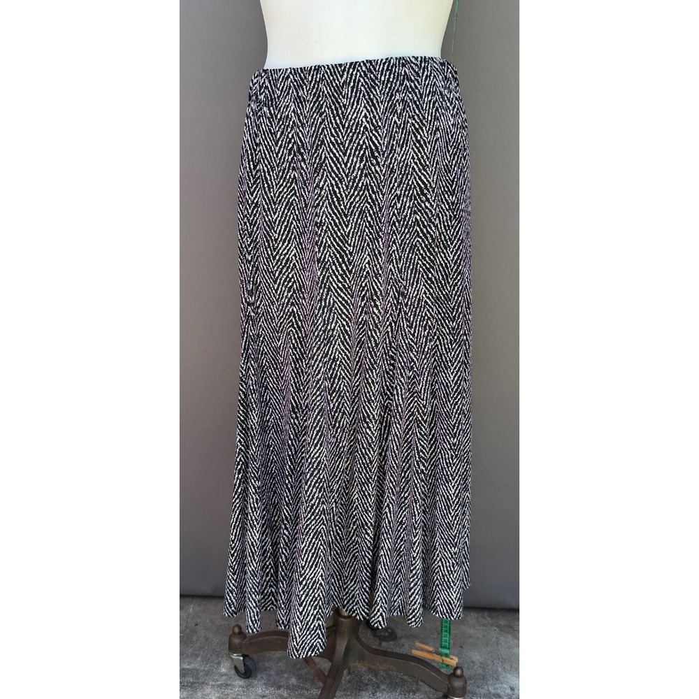 Chicos Maxi Skirt Size 2 Large Black White Chevron Herringbone Stretch Knit Long